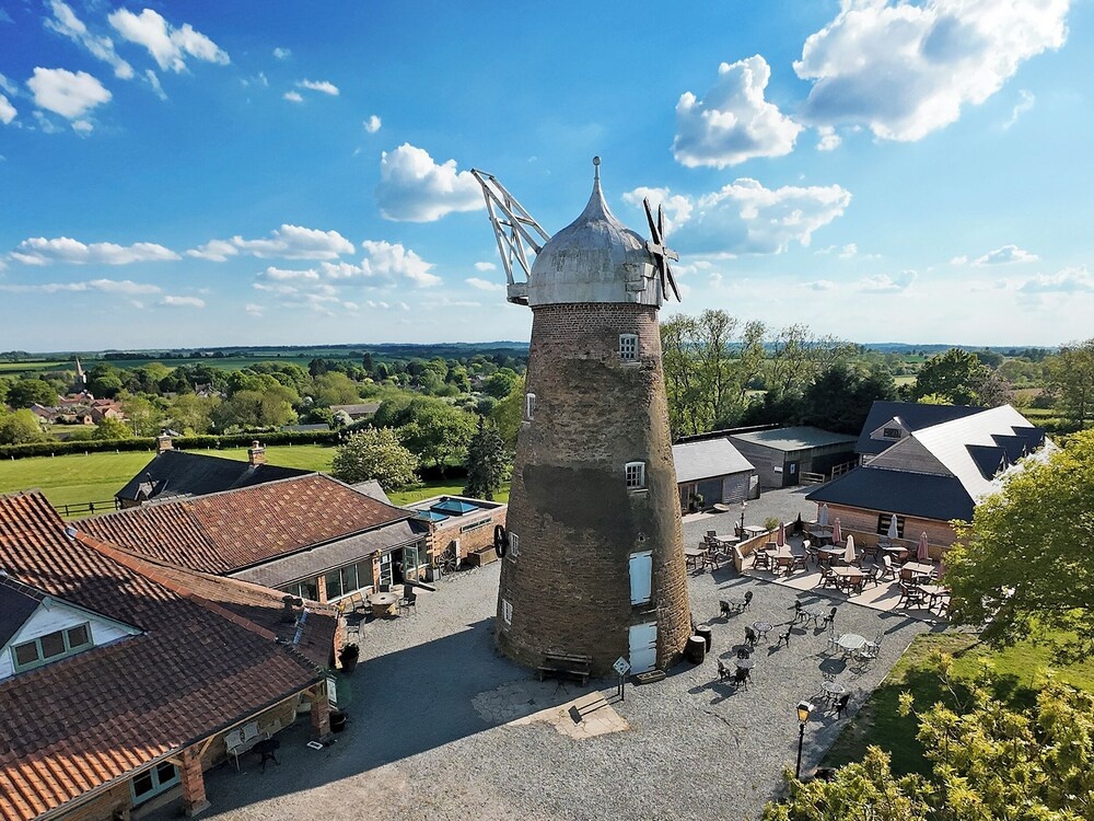 The Oak Room - Windmill Country Retreats