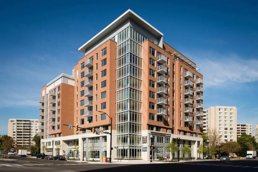 Wonderful 2BR Condo at Crystal City