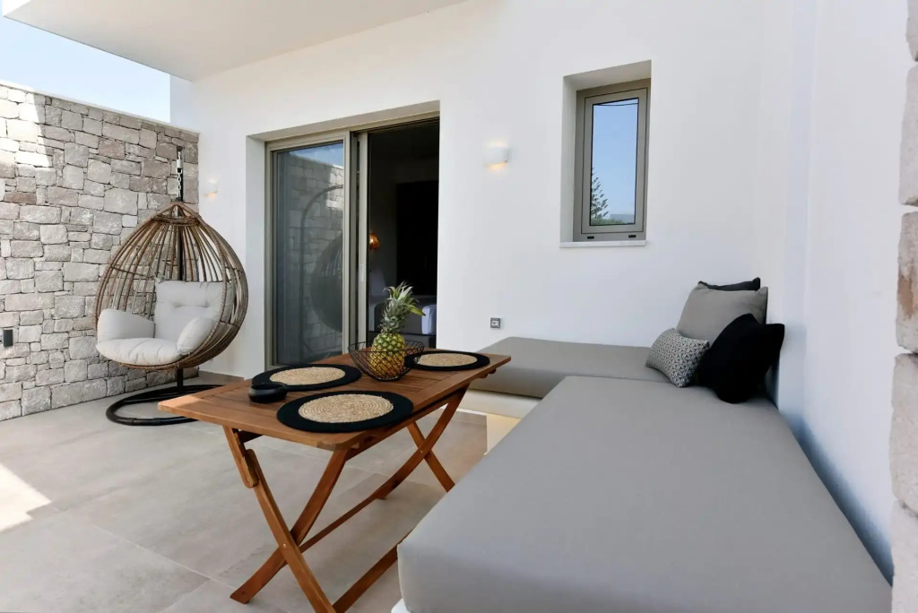 Anais Milos Suites