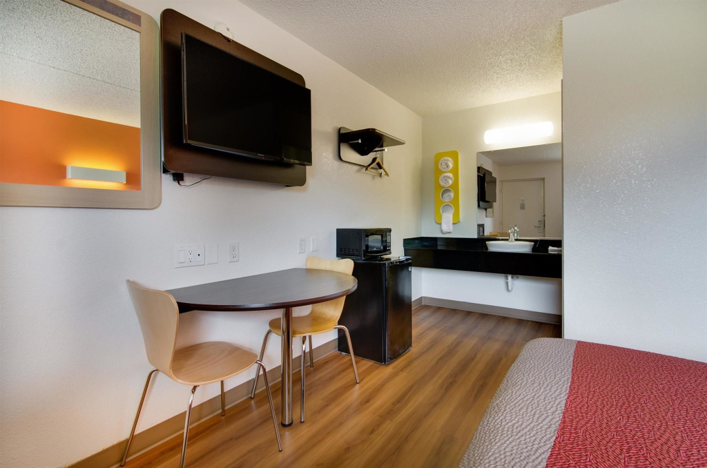 Motel 6-Salina, KS