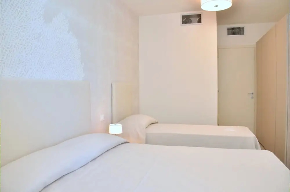 Trendy Seafront Apartment With Terrace