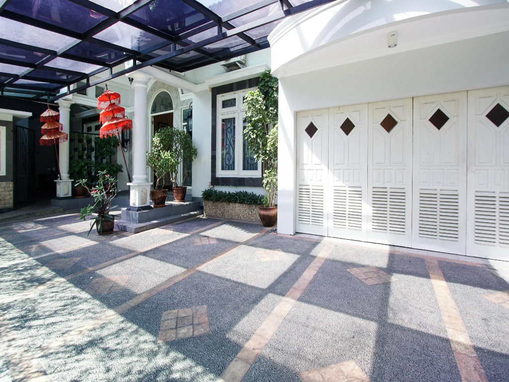 Super OYO Collection O 90023 Damar Kusumo Guest House