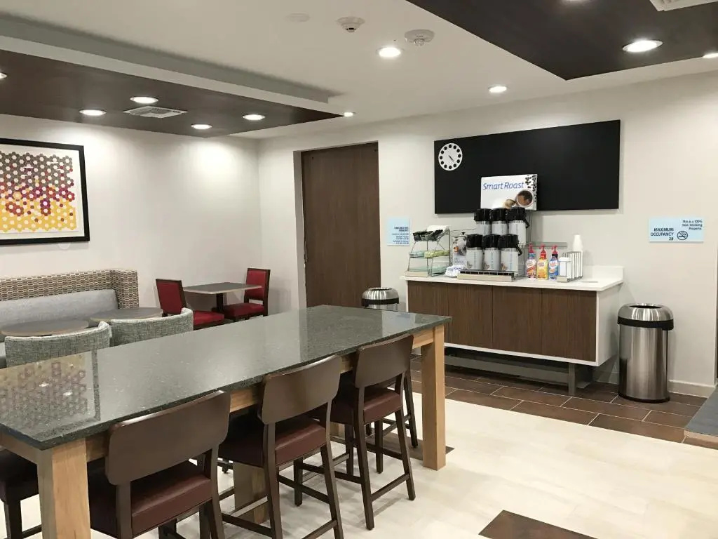 Days Inn & Suites Naples Fl