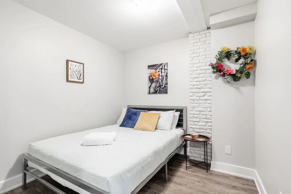 1BR Boutique Apt - Within DT Hamilton