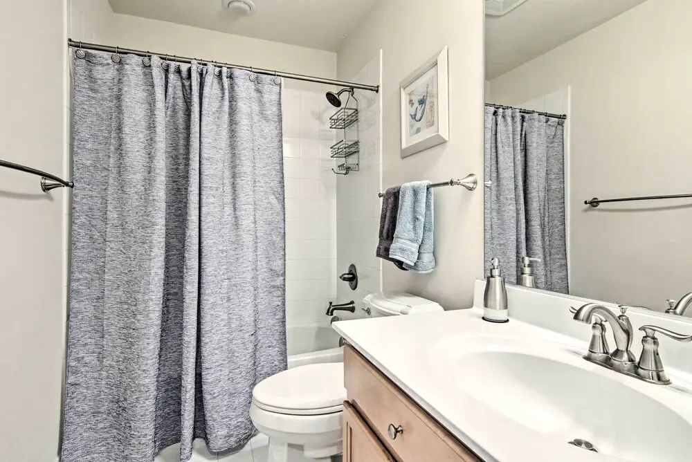 Resort Amenities & Screened Porch: Ocean View Home