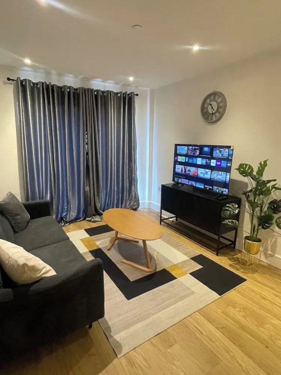 1 Bed Apartment- Sleeps 2, Parking, Pets Allowed