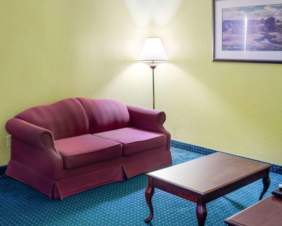 Econo Lodge Canton I-55
