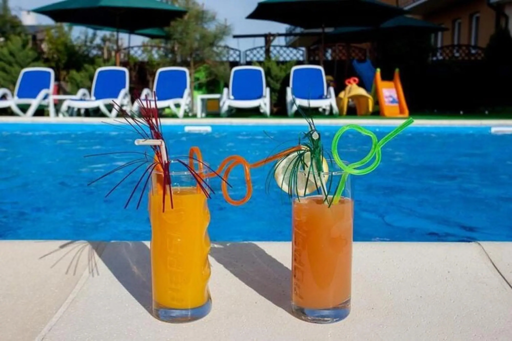 Comfortable 2-bedroom holiday apartment, pool, close to the beach, Rewal