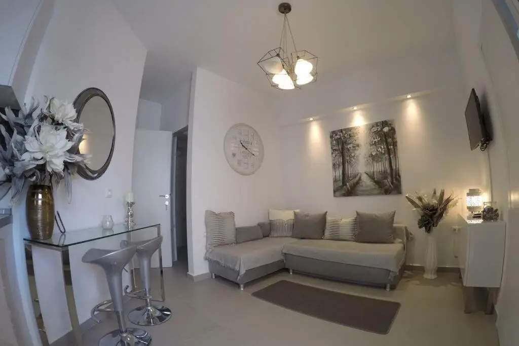 Polychrono New 2 Bedroom Apt. Just By The Sea!