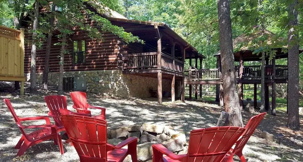 Leave It Behind 3 Bedroom Cabin by RedAwning