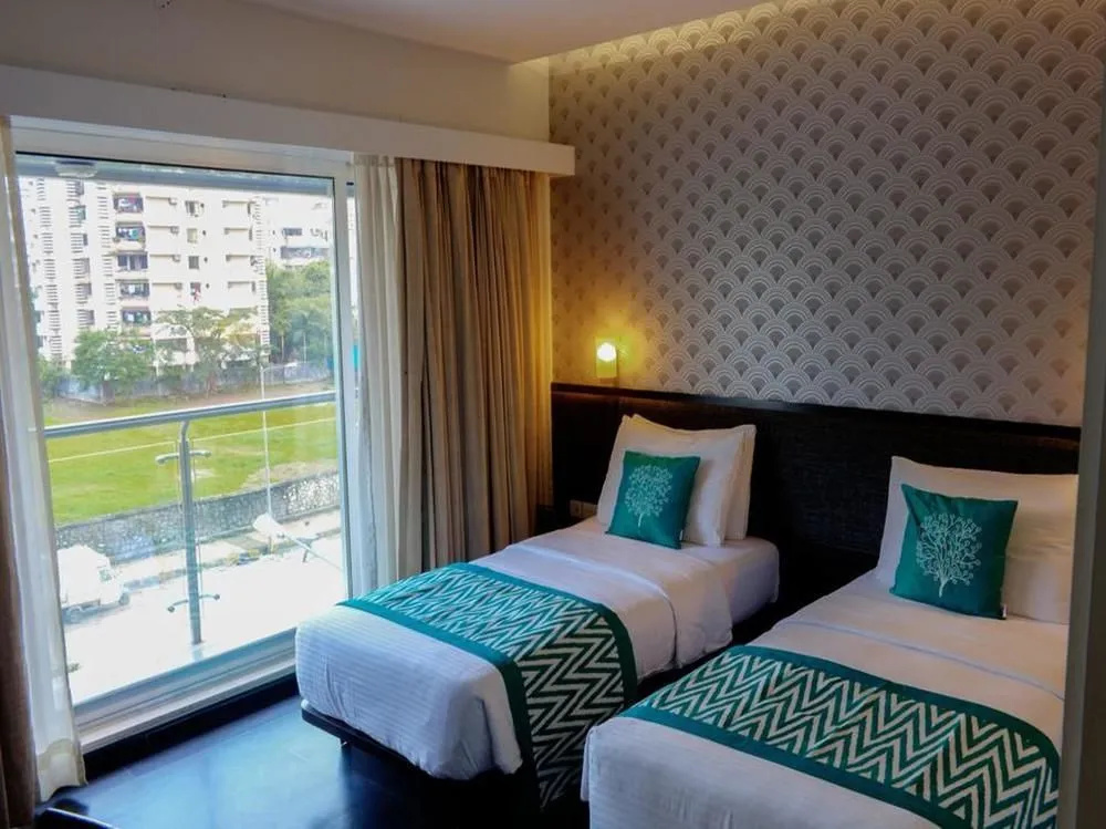OYO Premium Borivali Kora Kendra