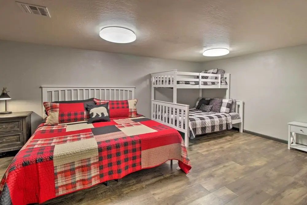 Family-friendly Show Low Cabin w/ Deck & Game Room