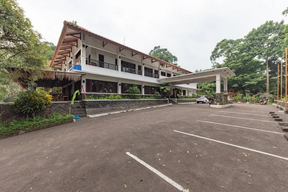 Urbanview near Pasir Angin Hotel