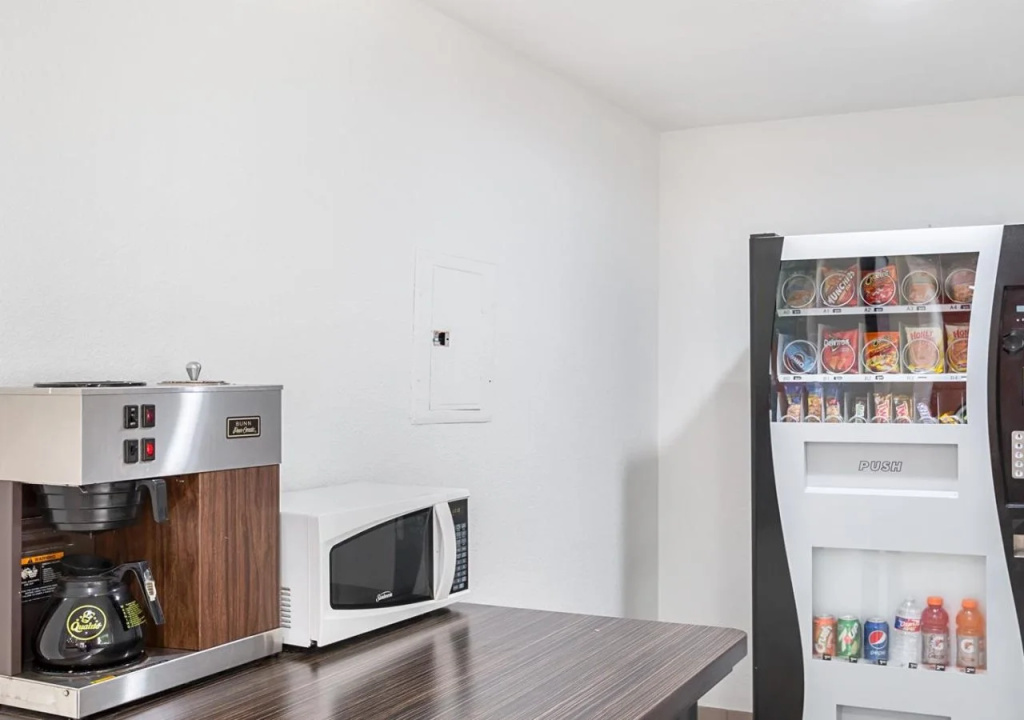 Motel 6 Grand Prairie, TX - Near Six Flags Drive