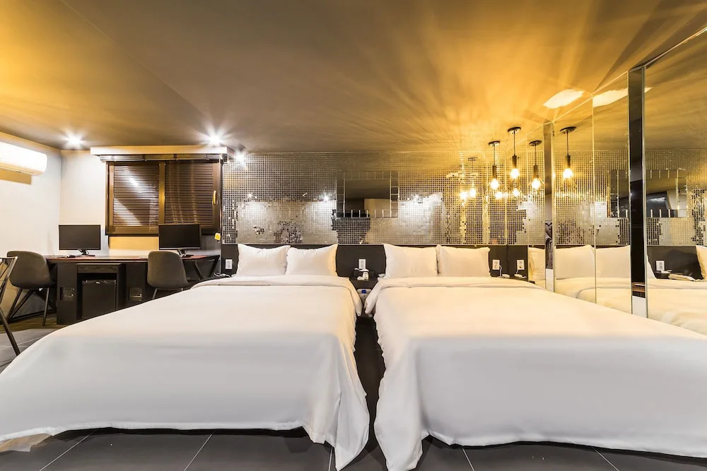 Xym Hotel