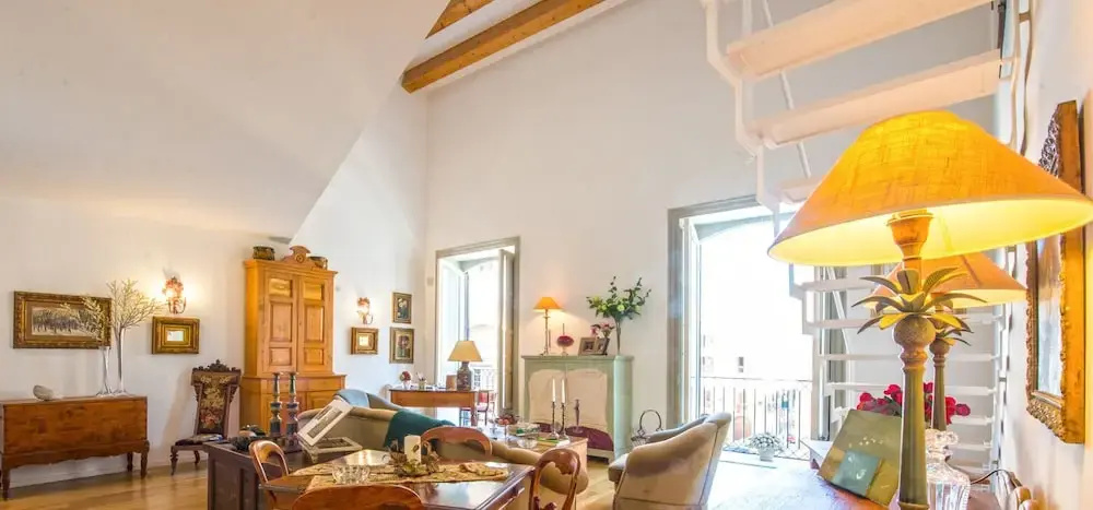 Charming Apartment in the City Center by Wonderful Italy