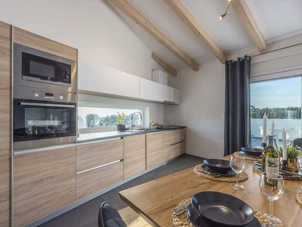 A Beautiful Spacious Apartment for 4 Persons Near the Beach in Rovinj