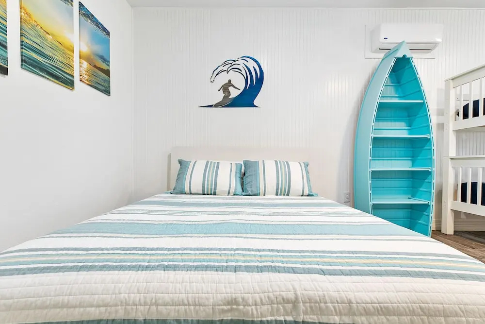 Luxury Beach House With Pool, Hot Tub and Grilling Station!