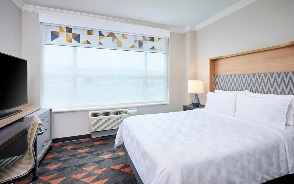 Holiday Inn & Suites Oakville at Bronte by IHG