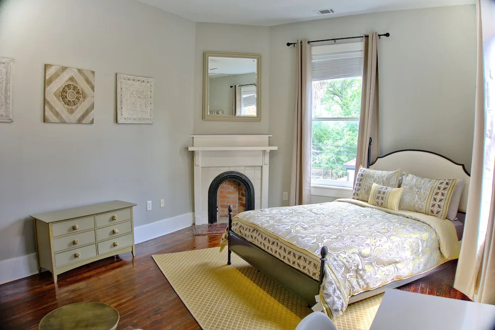 Renovated 2BR Savannah Home