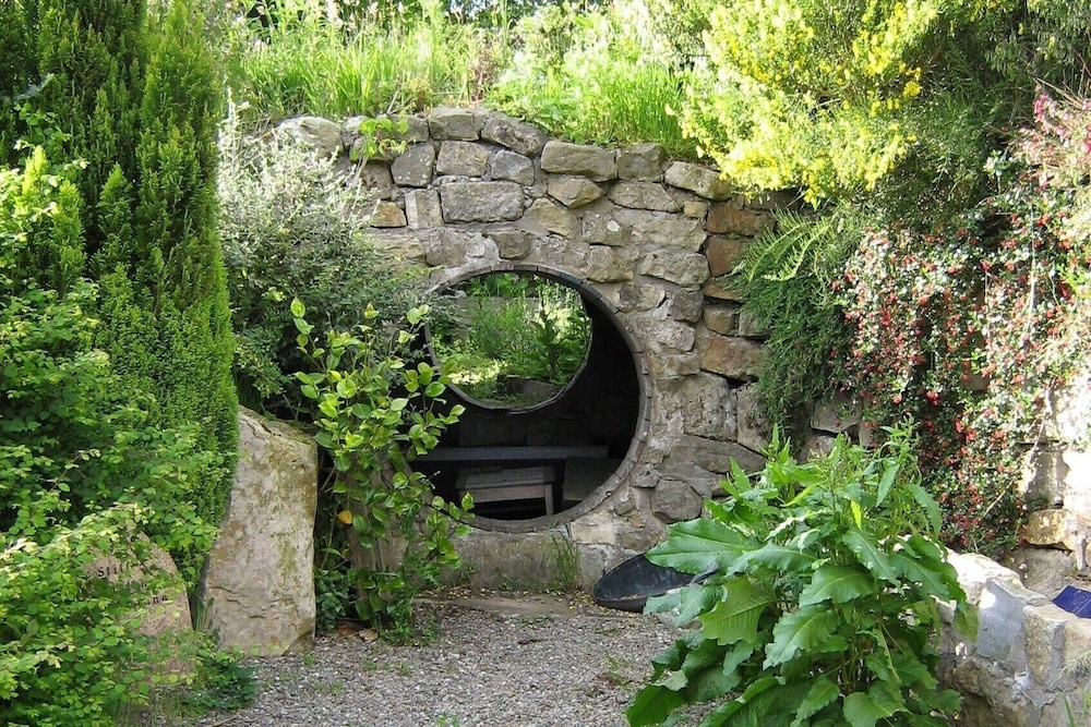 The Tower at Plane Castle-sleeps 4-pets Ok-parking