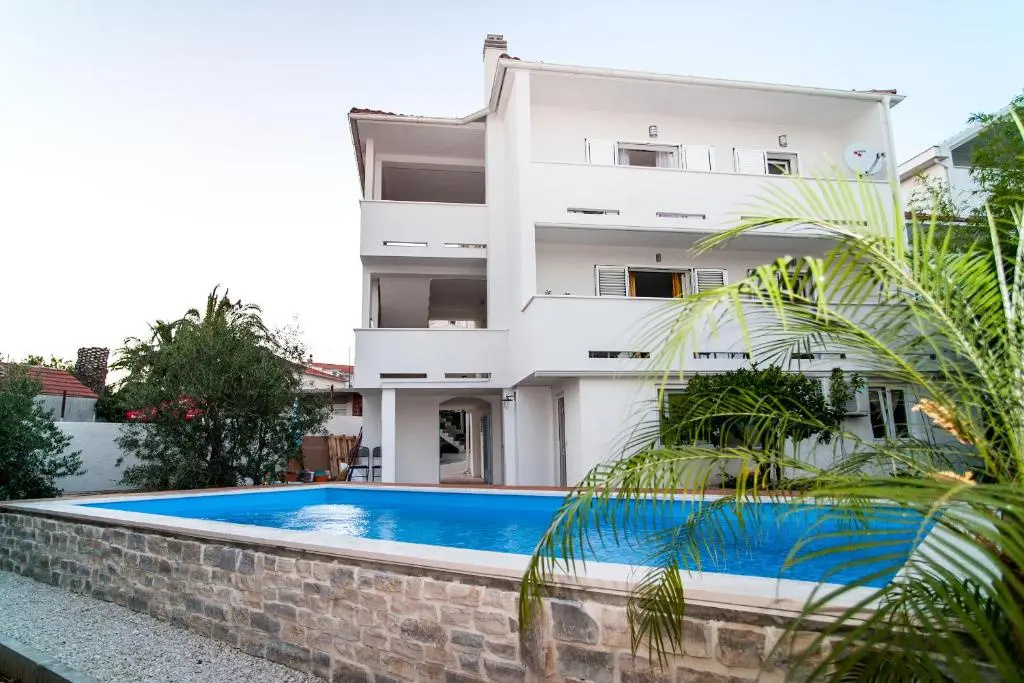Apartments Ema