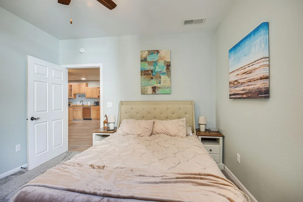 Pet-friendly Downtown Fulton Apt w/ Smart TV!