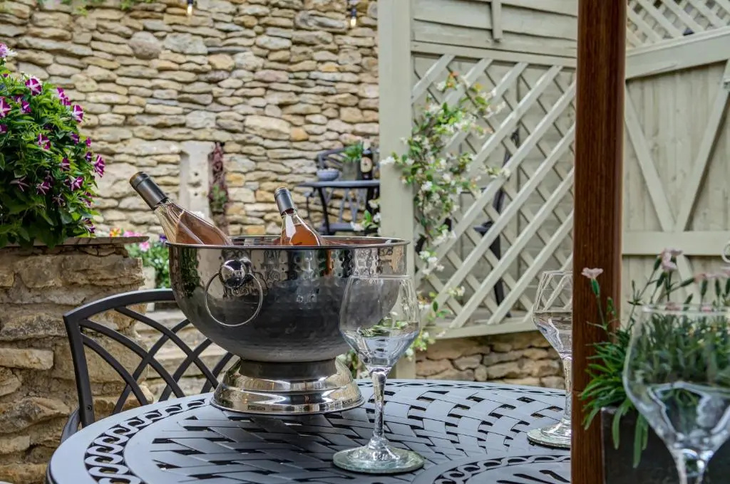 Chic Georgian town house in Cotswold town centre