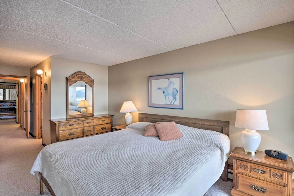 7 Mi to Keystone Resort: Condo w/ Hot Tub & Pool