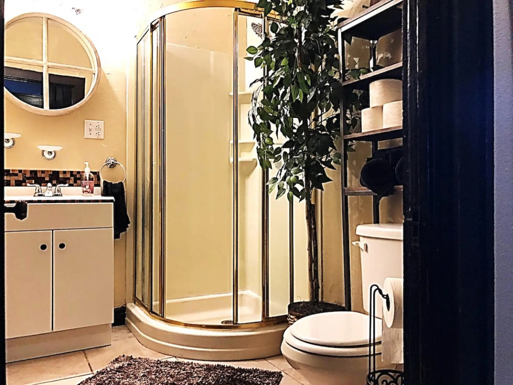 Charming Old Soul Near CLE Clinic Long Term Stay
