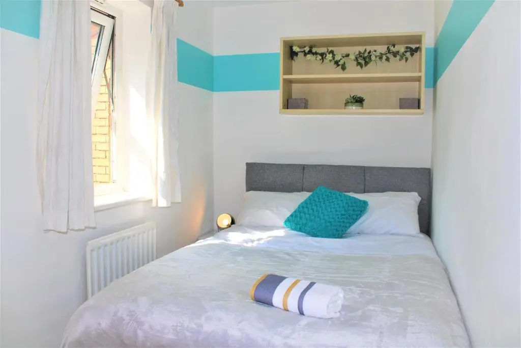 Oldbrook Lovely 3 Bedroom House Sleeps 6 FREE PARKING and NETFLIX