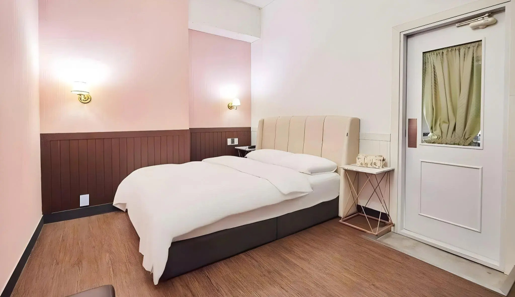 648 Hotel