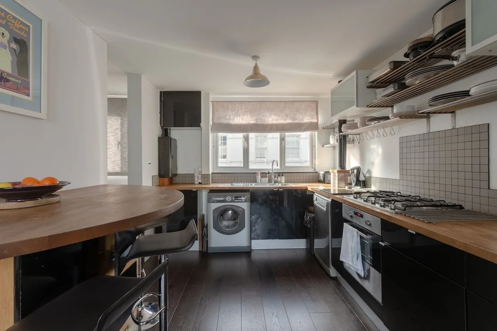 3 Bedroom Shoreditch Maisonette With Balcony