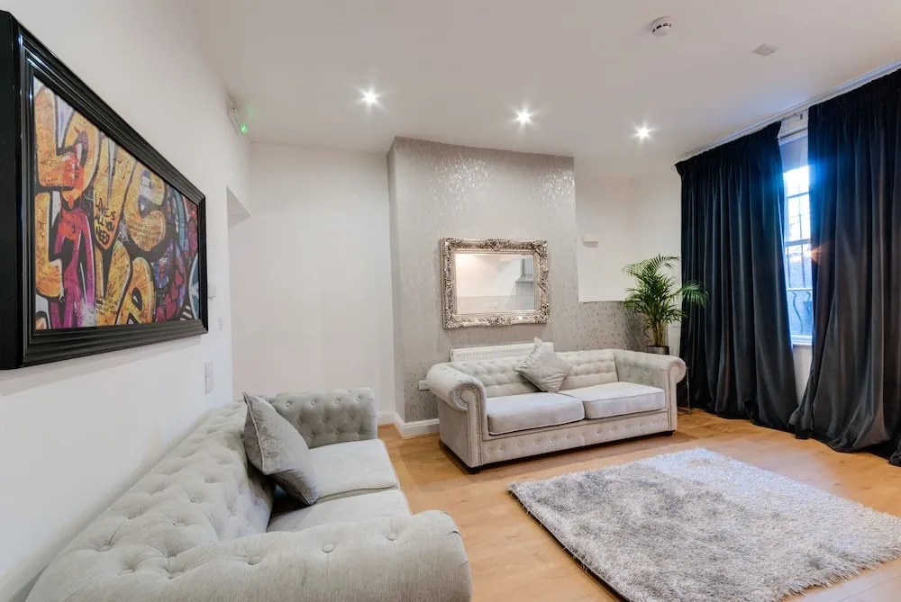43 Knight Street Apartments