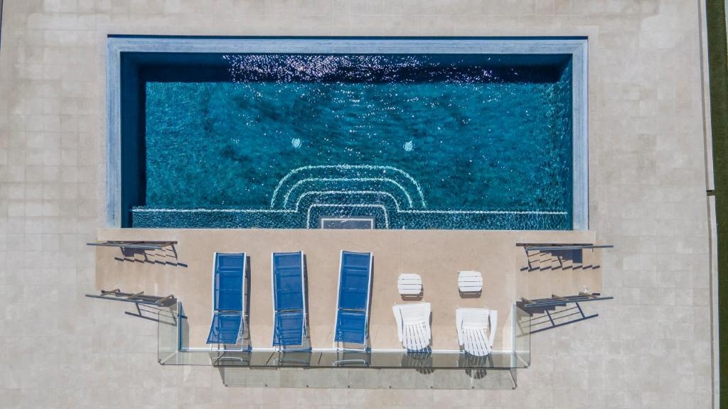 Gorgeous 2 bedroom 2 bath 2 pools Short walk to the beach Camino Viejo 204