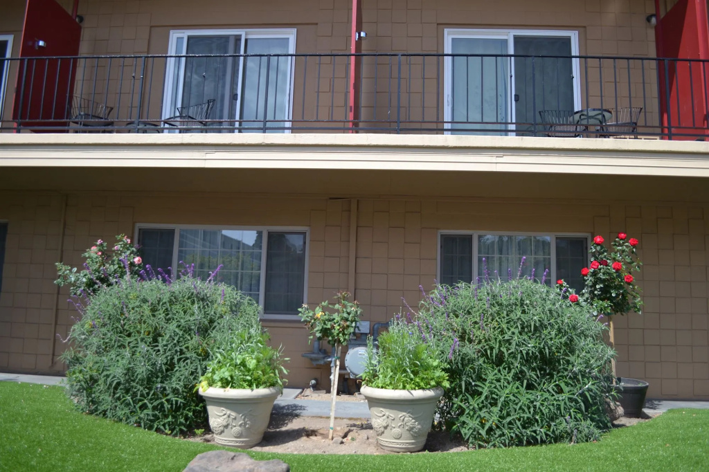 SeaSide Inn & Suites