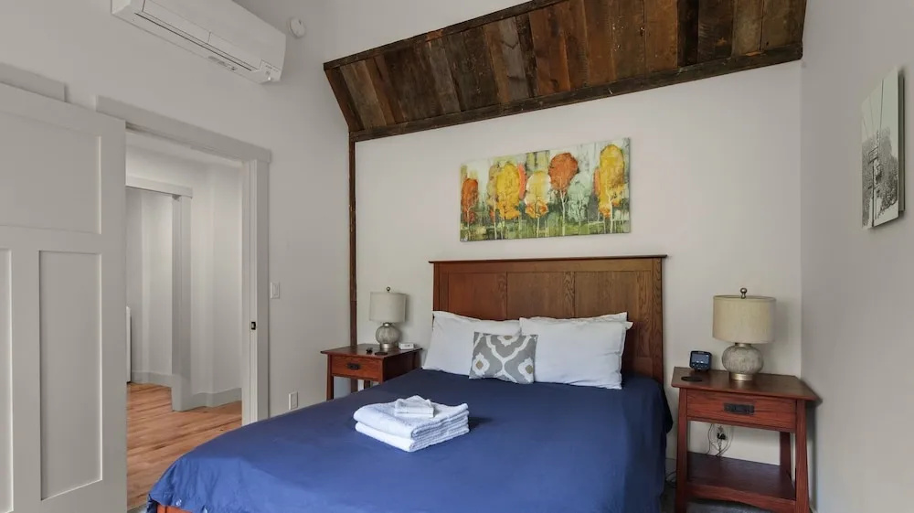 Mad House Rentals 10 Bedroom Lodge by RedAwning