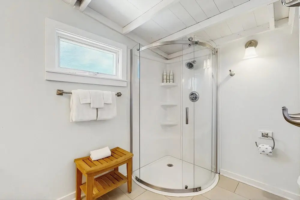 Sunny Oceanfront Home With Balcony, Full Kitchen, Central AC, & Washer/dryer