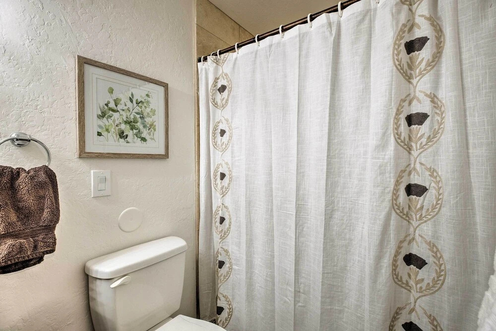 4 Mi to Asu: Lake-view Condo w/ Patio, Pool Access