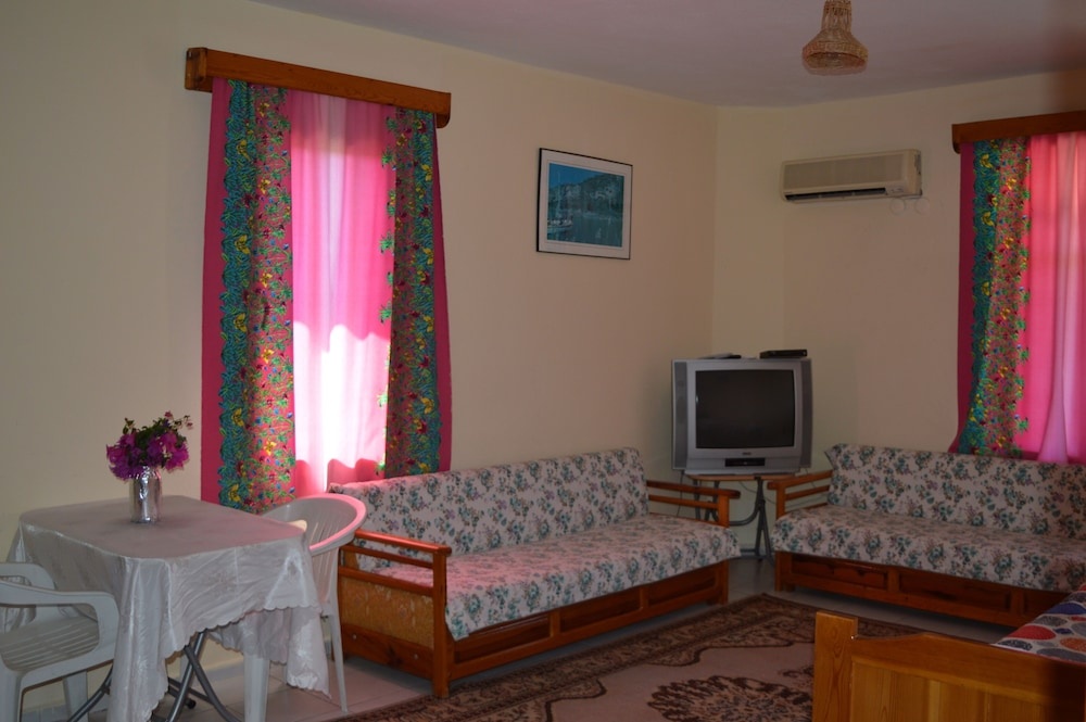 Erasmus Apart Hotel