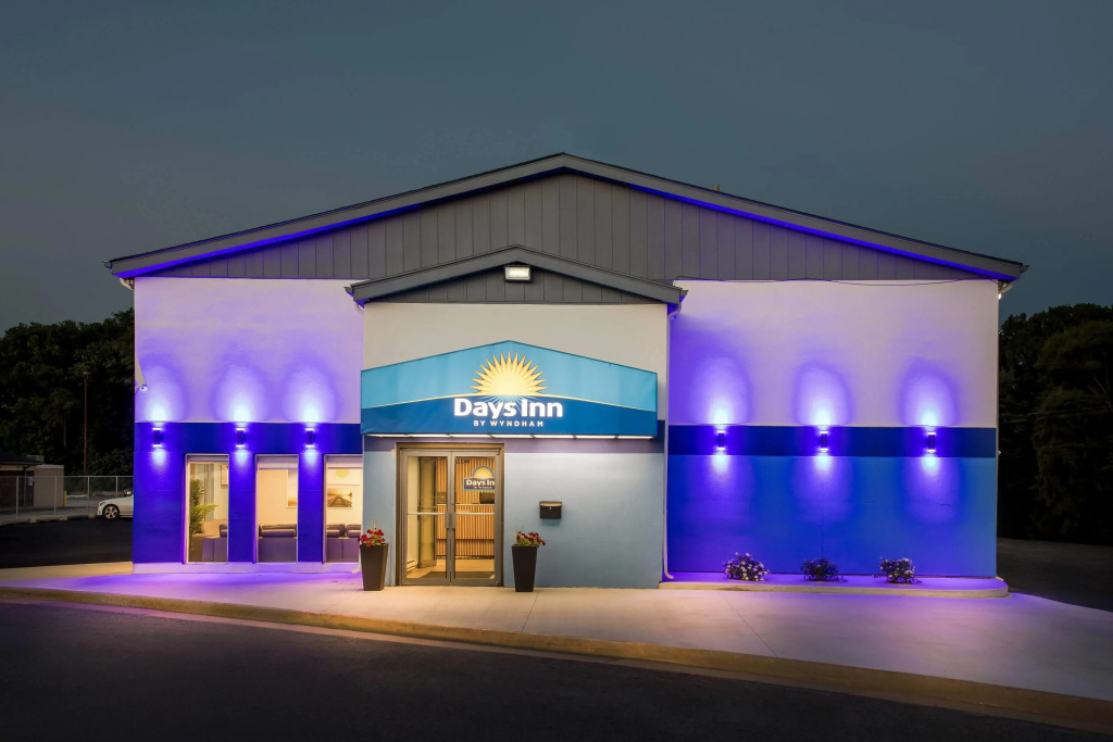 Days Inn by Wyndham La Crosse