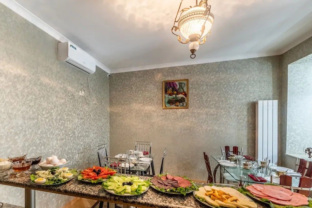 Q&B House
