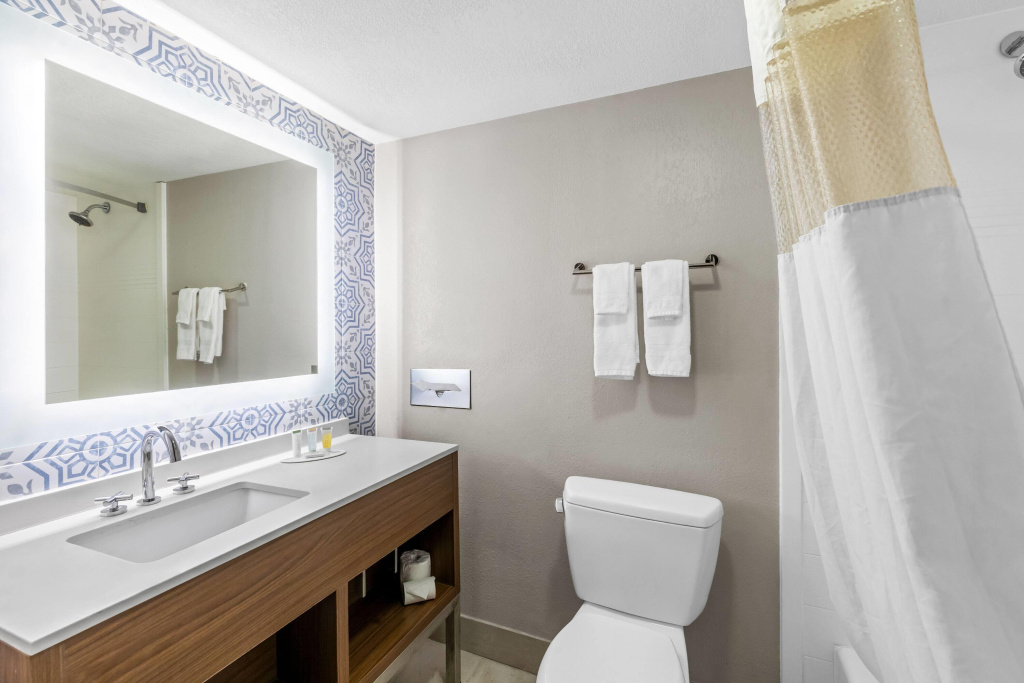 Days Inn & Suites by Wyndham Peachtree Corners Norcross