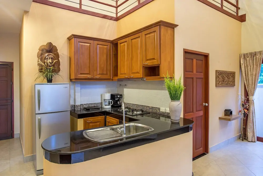 Beautiful 5BR Villa Felicity, Pool & Garden, near Naiharn