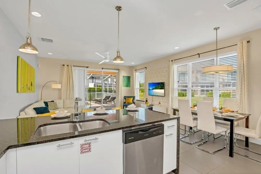 1511retreat 3 Bedroom Townhouse by Redawning