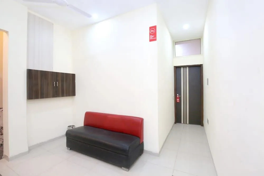 OYO 10832 Hotel JB 2