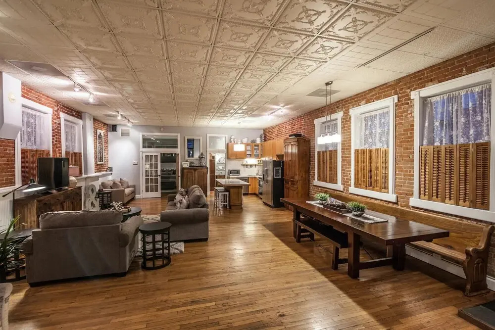 FireHouse Alley Elegant Loft-Style Retreat