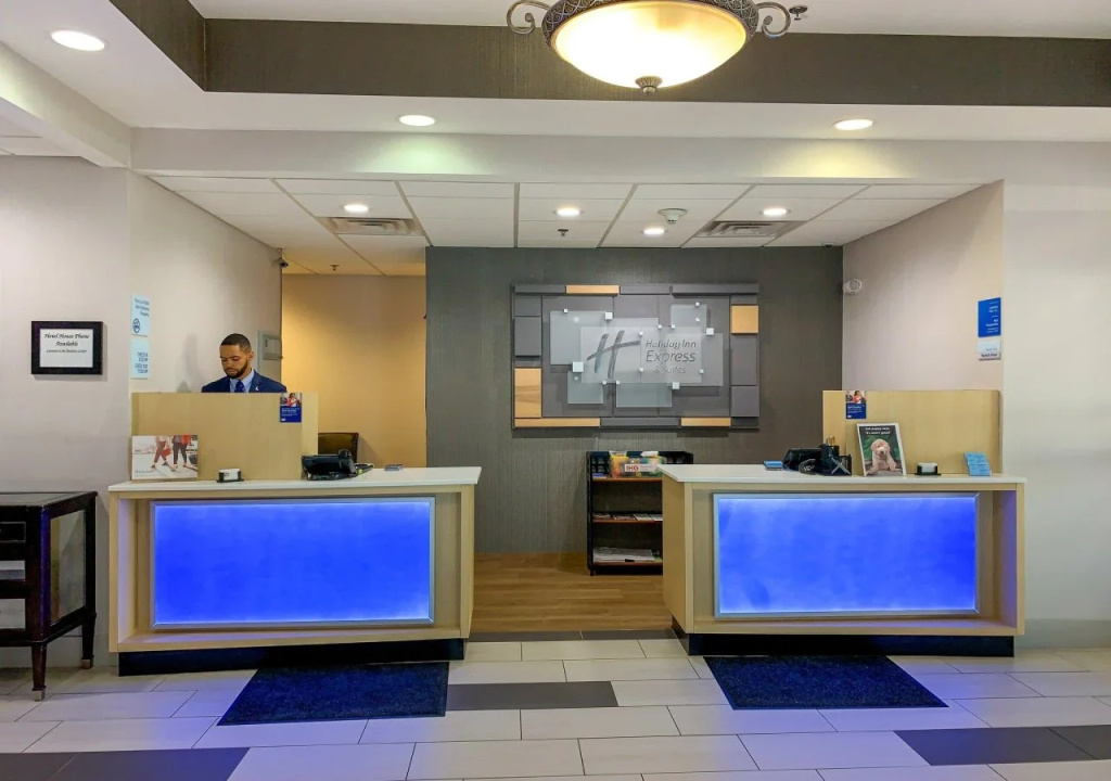 Holiday Inn Express & Suites Lexington Downtown Area-Keeneland by IHG