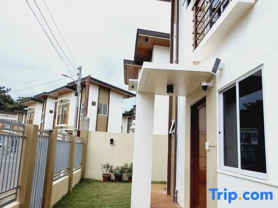 Vacation Home  near Airport and White Sand Beaches