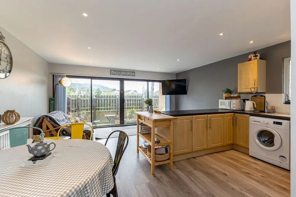 Central Apartment 3B